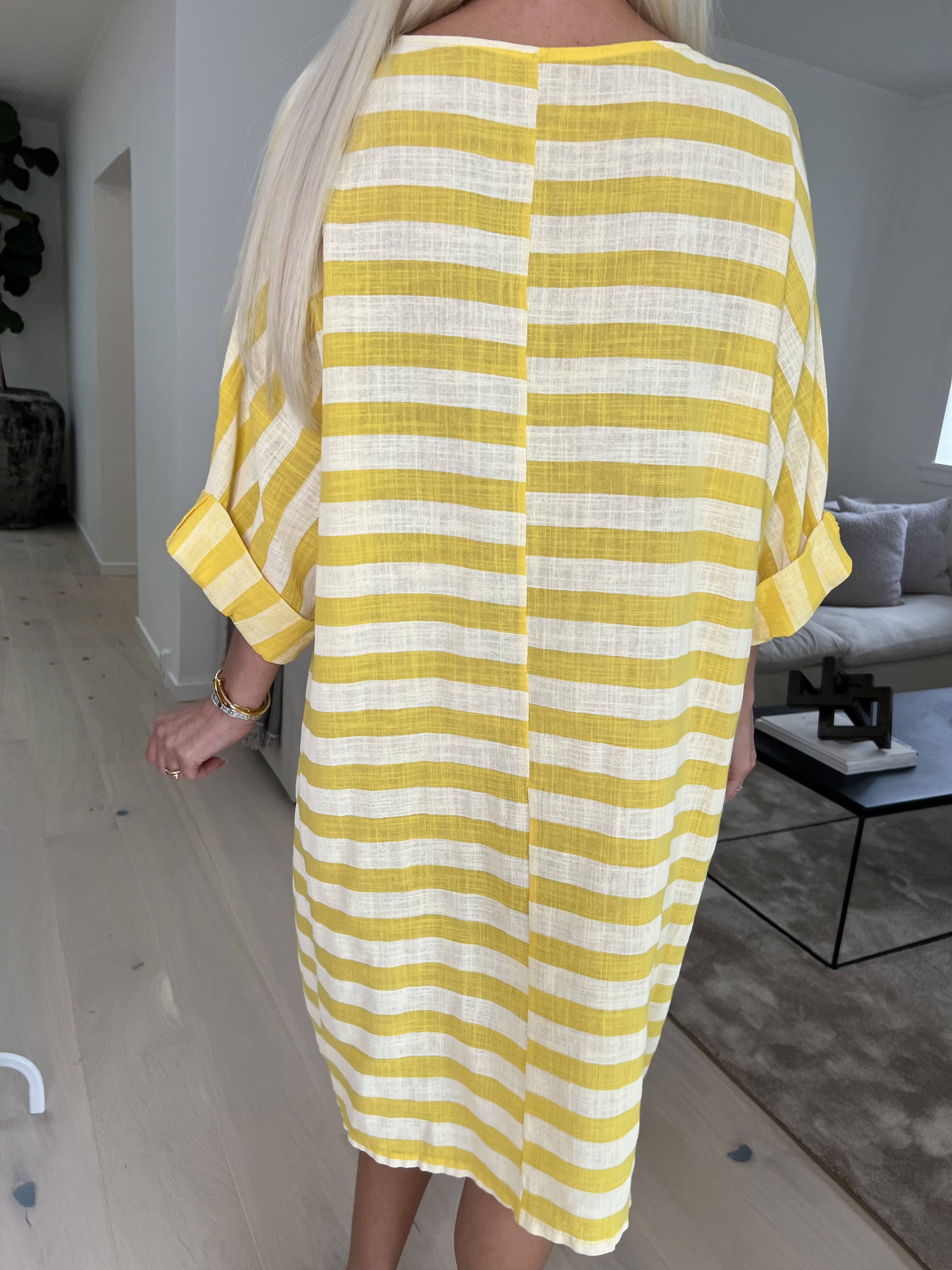 Claudine - Sød stribet bomuldskjole